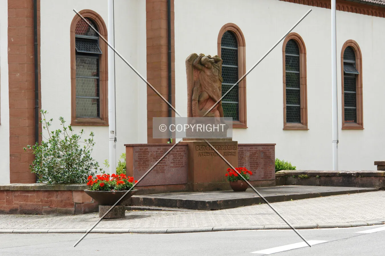 WW1 and WW2 historical monument