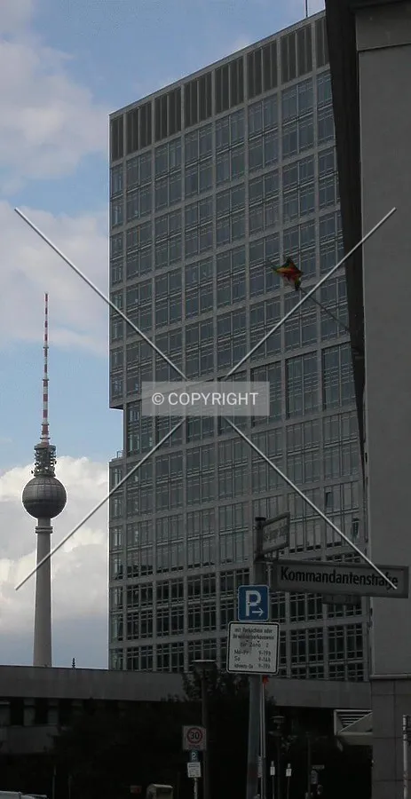 Side view with Fernseh Turm behind