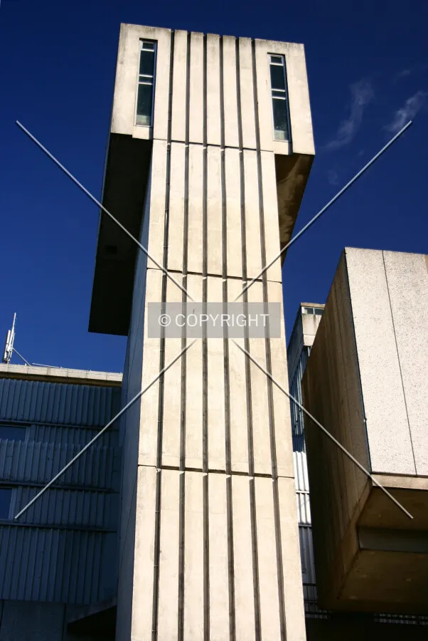 Concrete elements at the rear