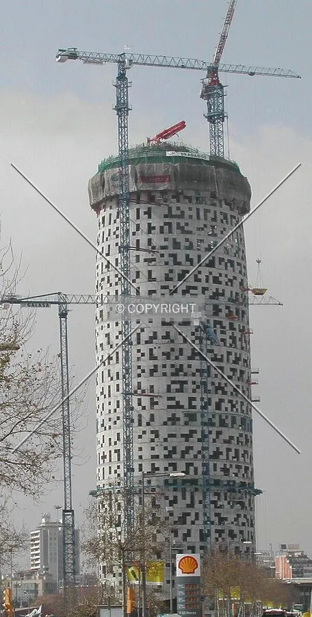 View of the tower from Avinguda Diagonal, on March 25, 2003