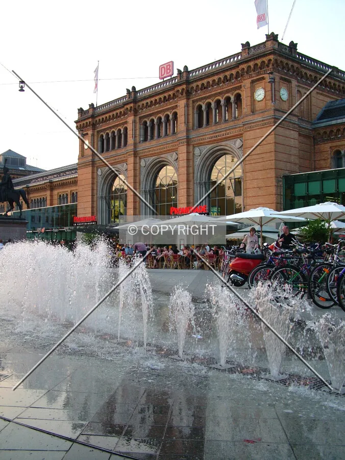 Ernst-August-Platz and main station