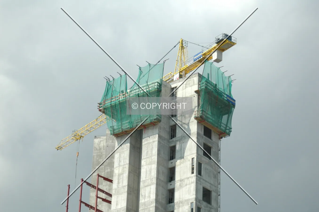 Concrete core top and crane