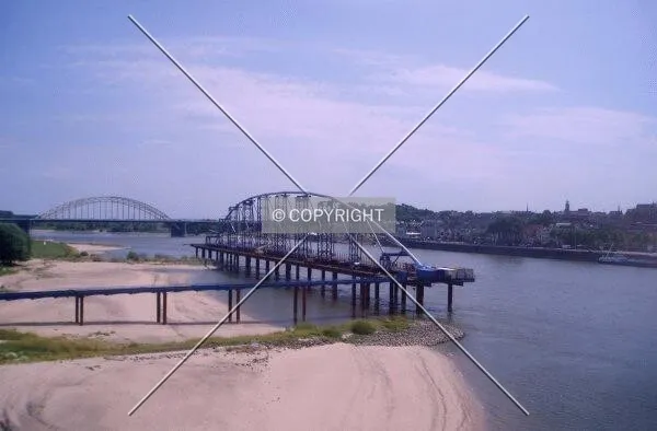 New construction and an existing bridge over the Waal River