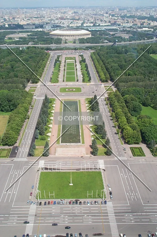 View of the boulevard leading to the main entrance of the university