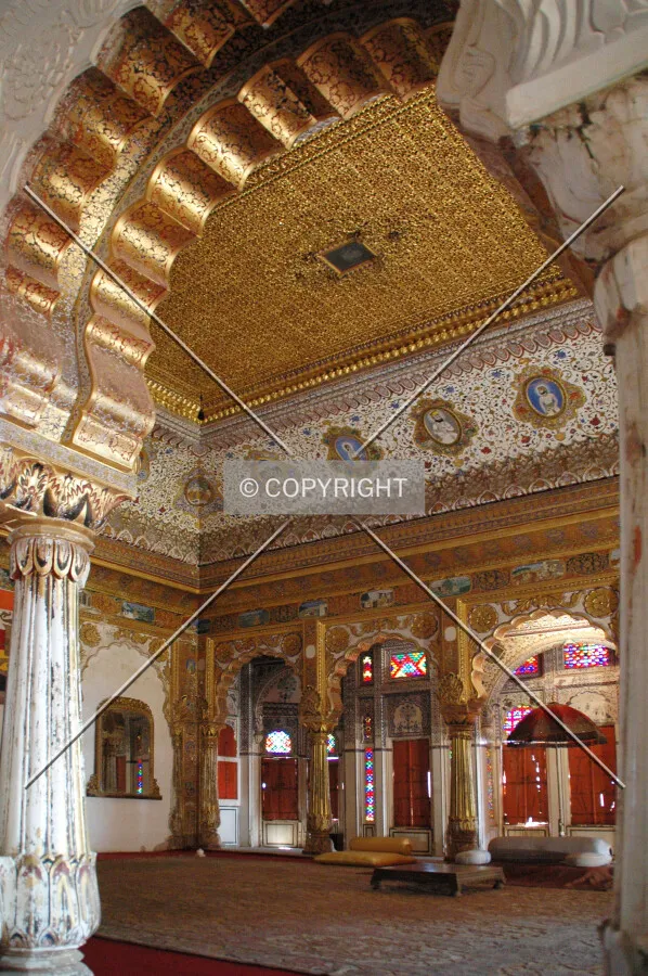 Phool Mahal interior