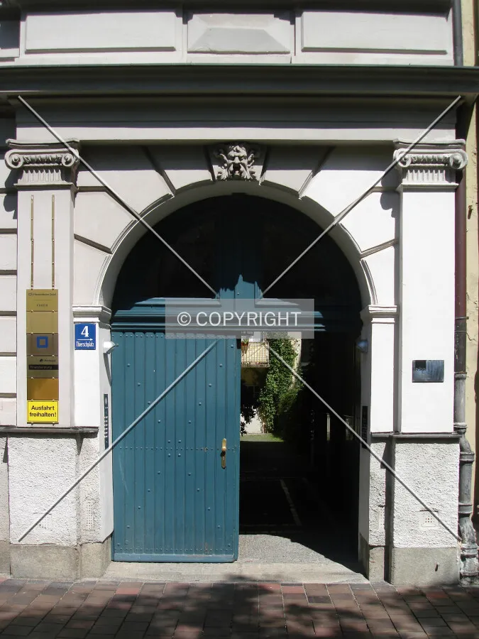 Doorway on Thierschplatz