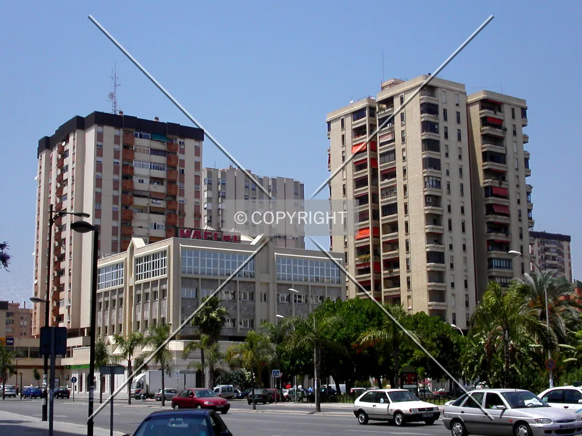 Looking toward the west from avenida Aurora