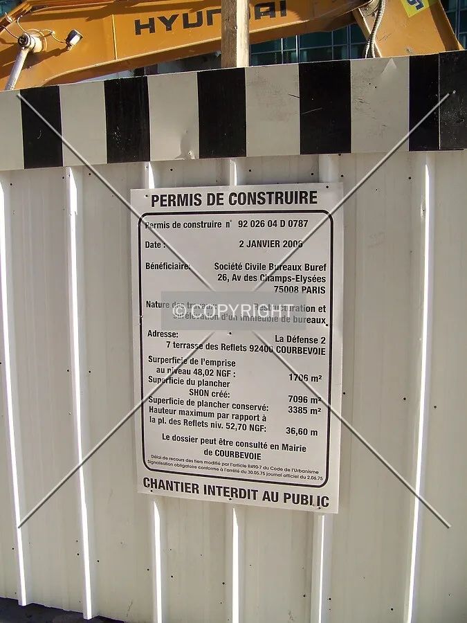 Affichage du permis de construire sur le site de construction