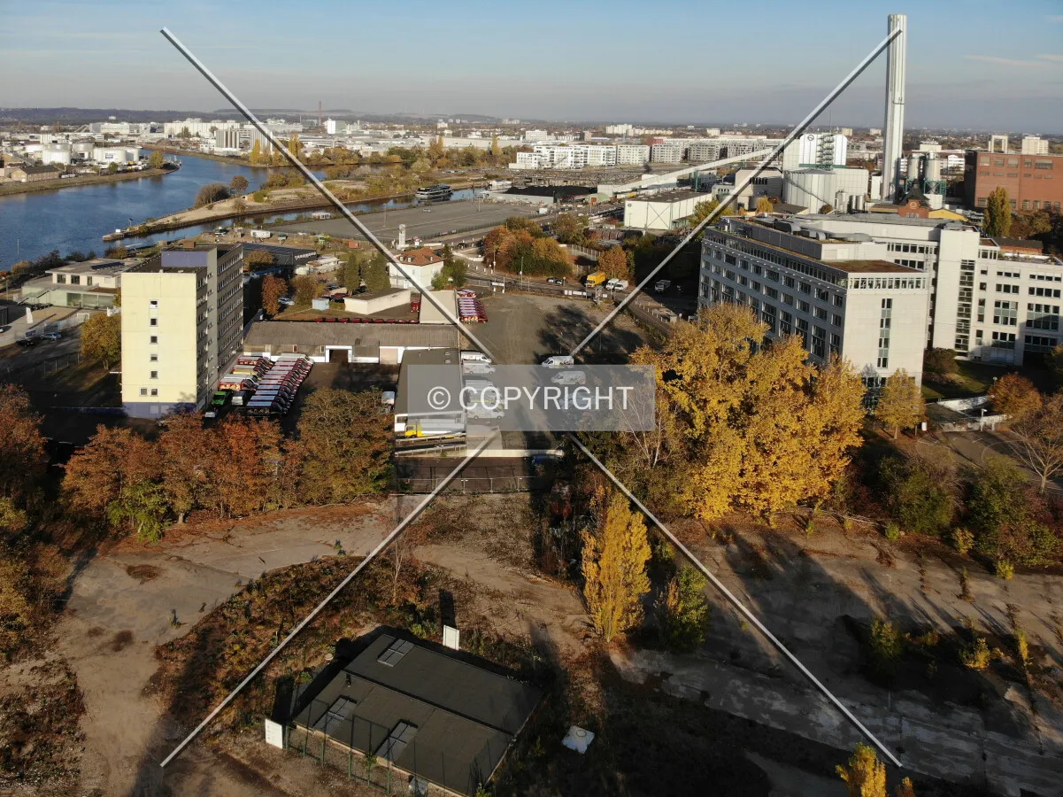 At the Main river shore in Offenbach