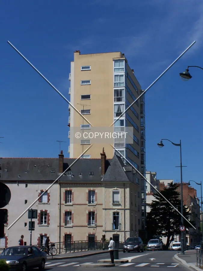 Face est vue depuis l'Avenue Sergent Maginot