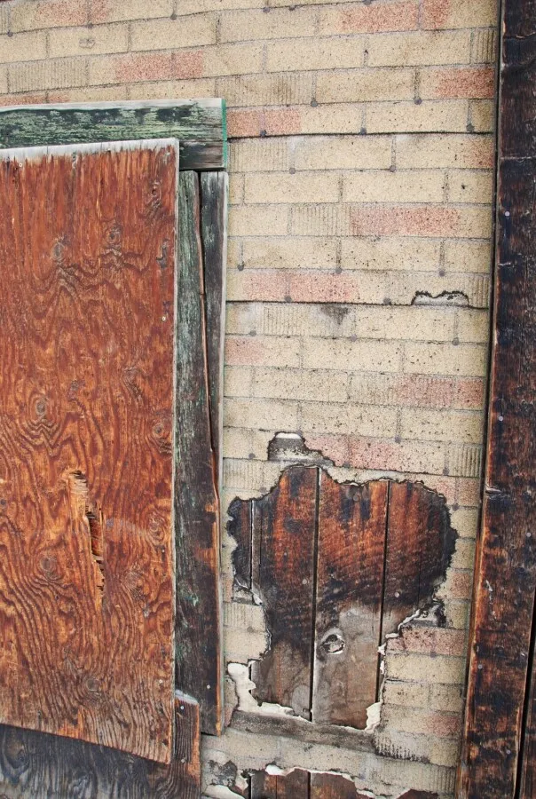 Asphalt sheeting covered wooden planks
