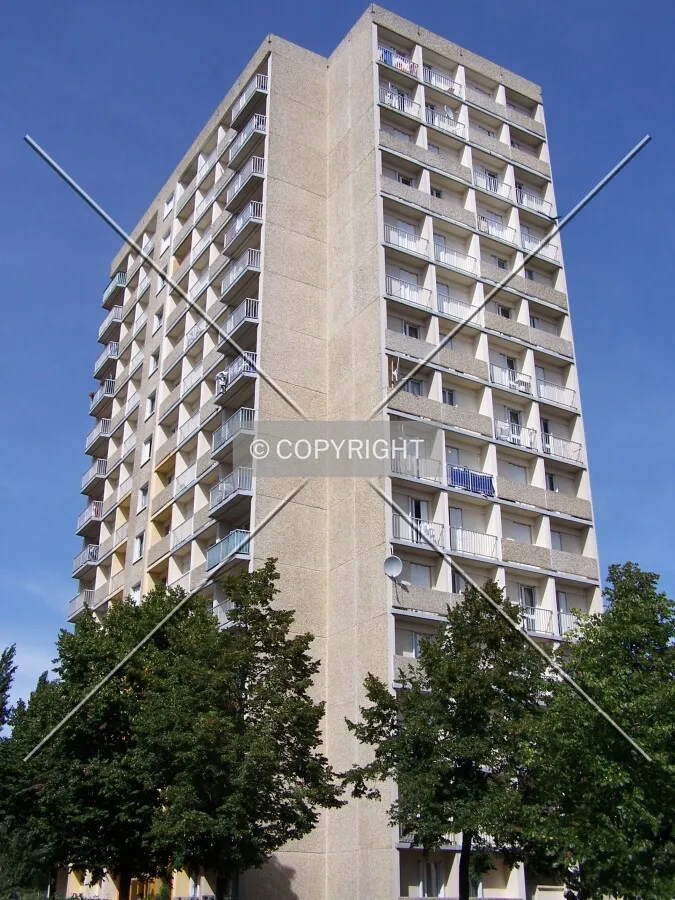 Angle sud-ouest, depuis la Place de Serbie