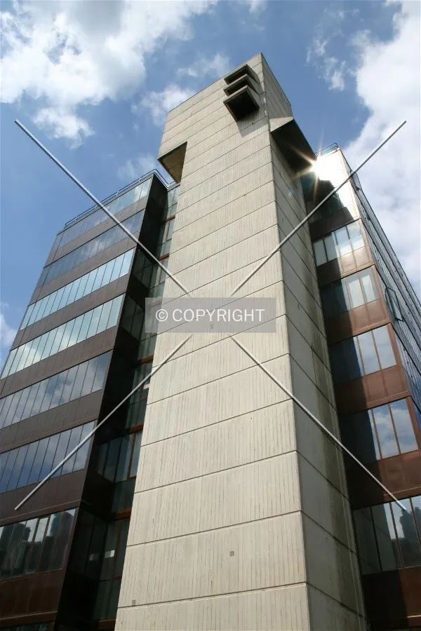Looking up from New Cavendish Street