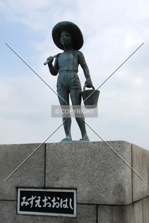 Statue at the west end