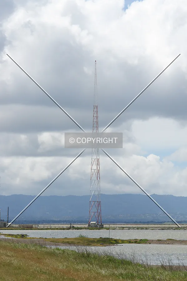 Communication antenna next to Dumberton Bridge