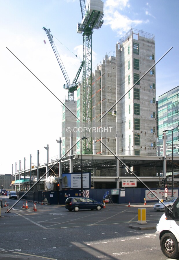View south of the emerging steel frame and core from Lower Thames Street