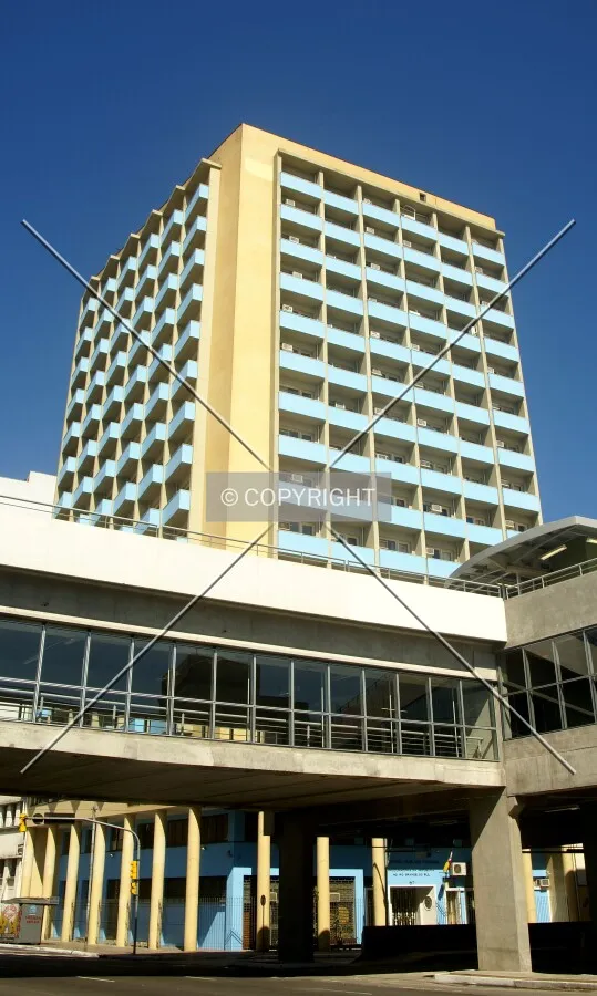 View from across Júlio de Castilhos Avenue, behind Centro Popular de Compras