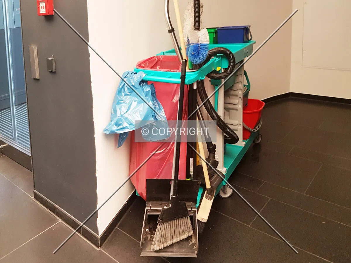 Equipment for cleaning a building