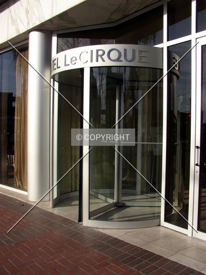 Main entrance on Lee Circle