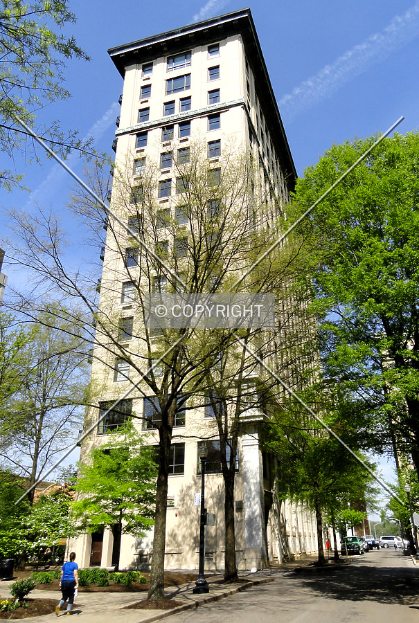 From West Clinch Avenue to the west