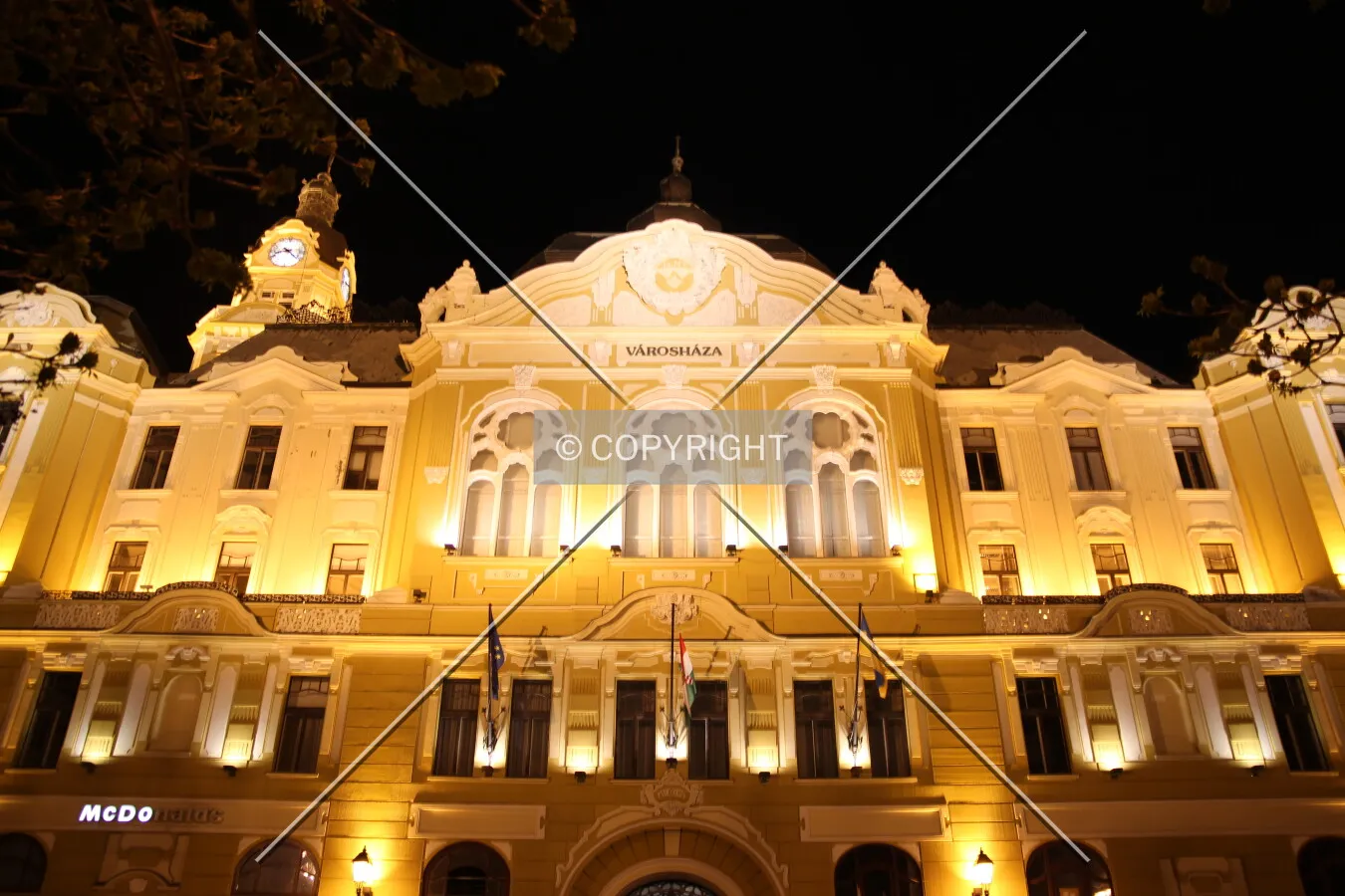 Main entrance facing Széchenyi tér