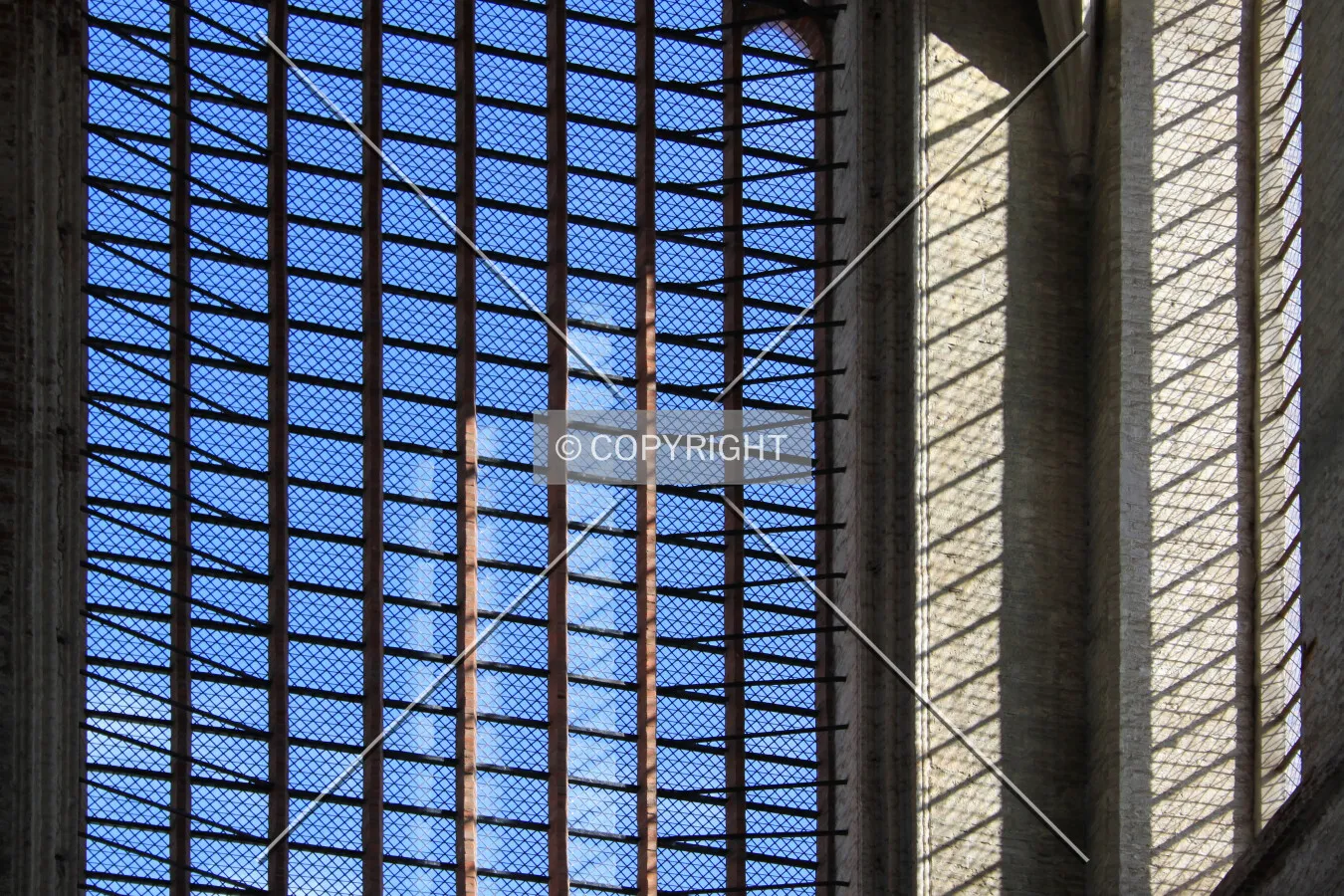 Detail of a multi-lit window in the vestibule