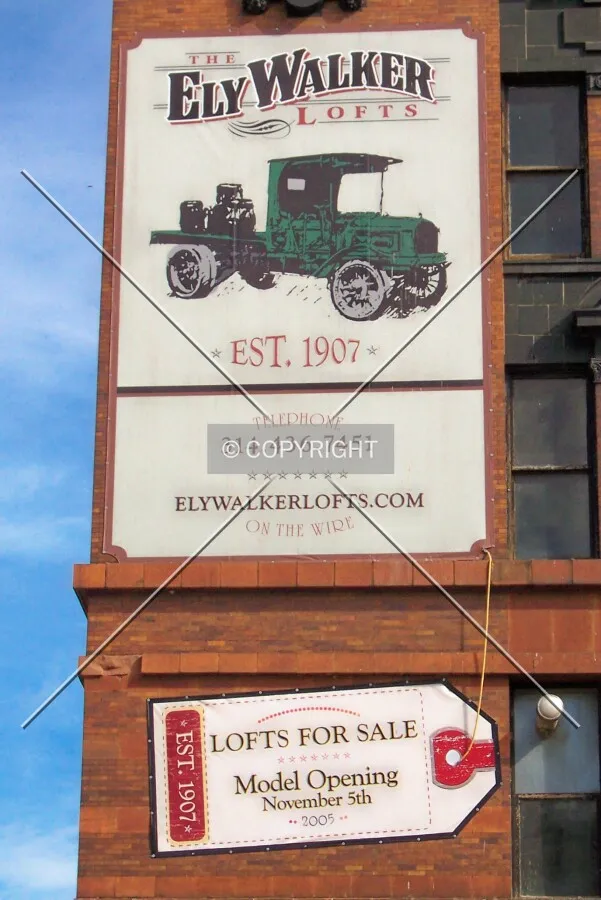 Building sign on the northeast corner