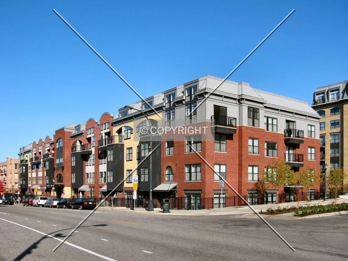 Wing running along 2nd Street North