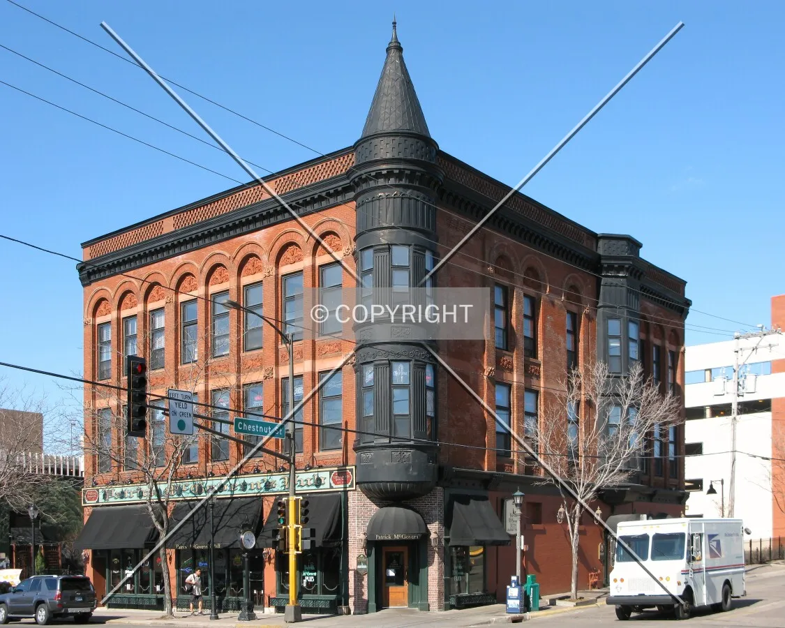 View to the west across West 7th Street & Chestnut Street