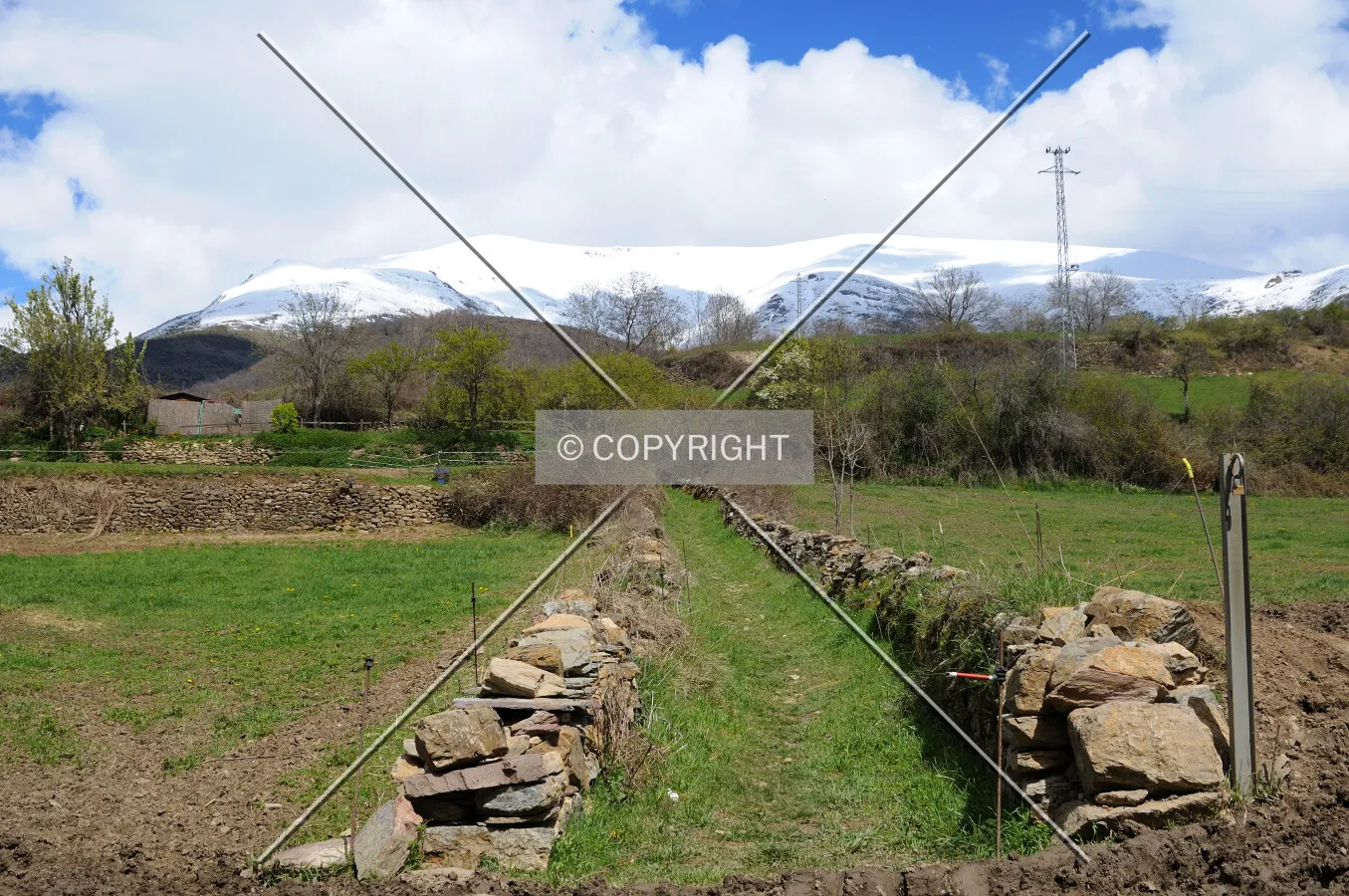 Path between the fields of the Pyrenees