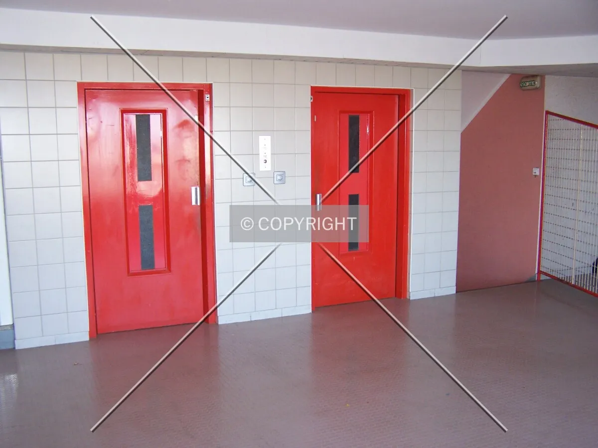 Portes d'ascenceurs au 15ème niveau
