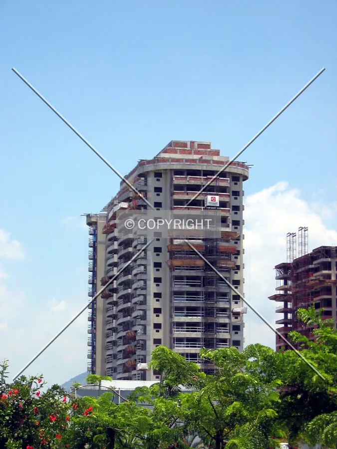 General status of the construction, placing the ceramic tiles in the facade