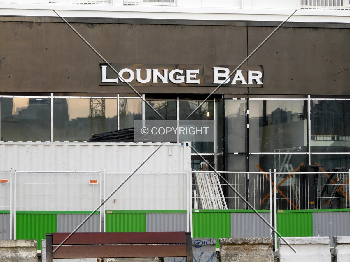 Restaurant sign recently installed on Avenue de France