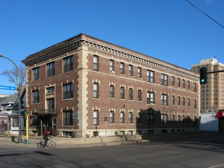 Mononah Apartments