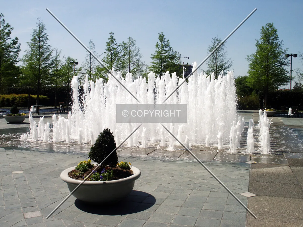 Central fountain in the plaza to the north