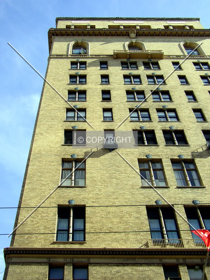 Looking up the northern facade from Sutter Street