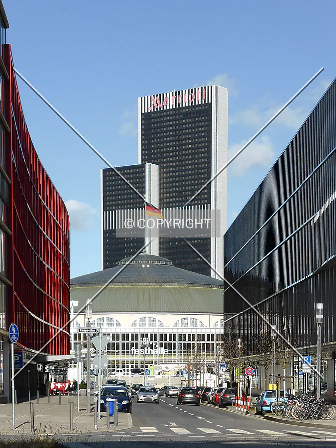WestendGate skyscraper with the Festhalle in the foreground