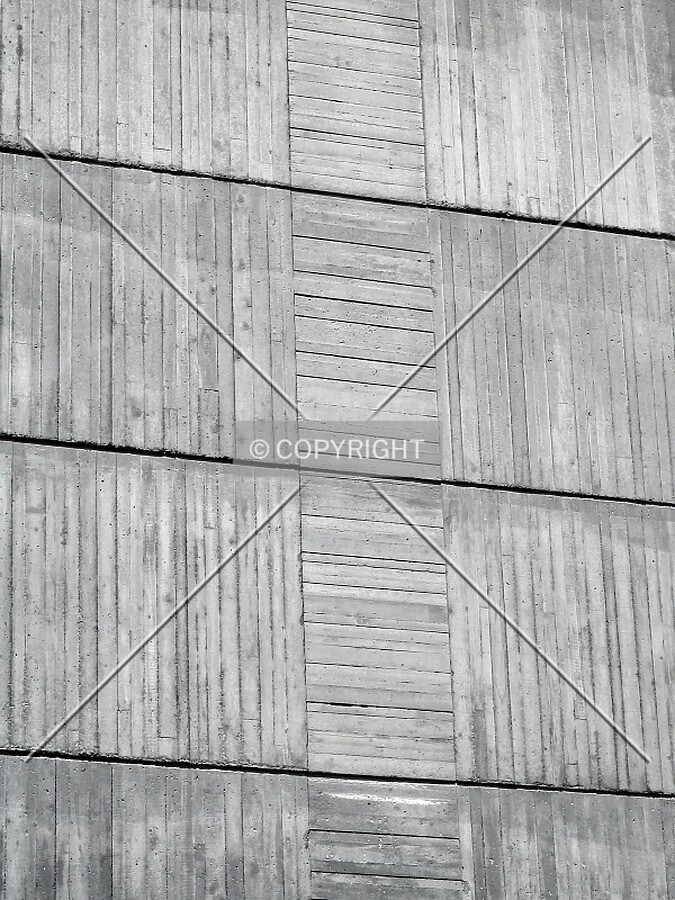 Striated facade, parallel and perpendicular