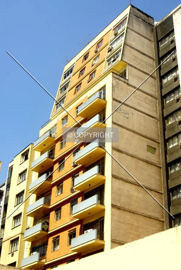 Upper floors seen from across Senhor dos Passos Street