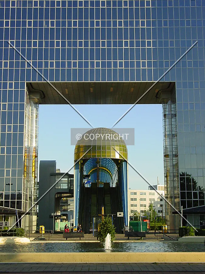 The large opening with the entrance of the Nelson Mandela bridge