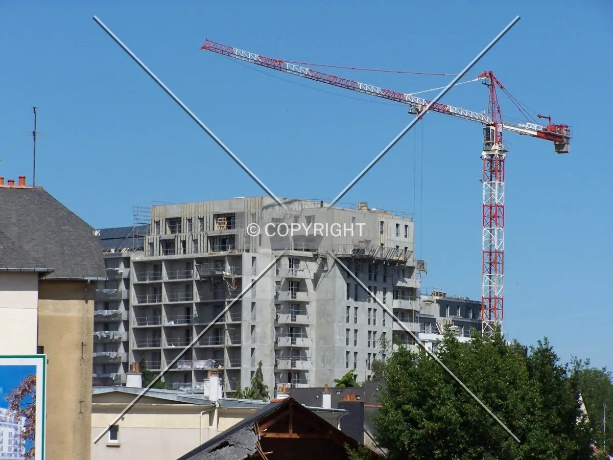 Finitions des derniers étages vues depuis le Boulevard Villebois-Mareuil
