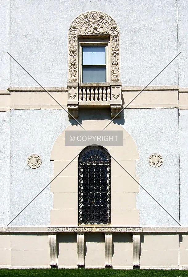 Facade detail from the southeast on Park Avenue