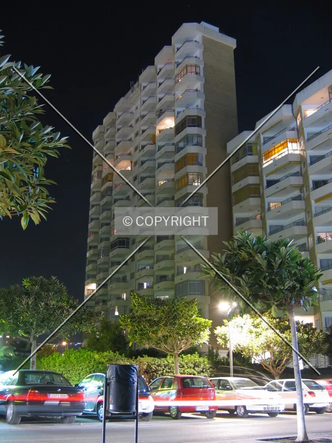 Edificio Ronda 3 at night