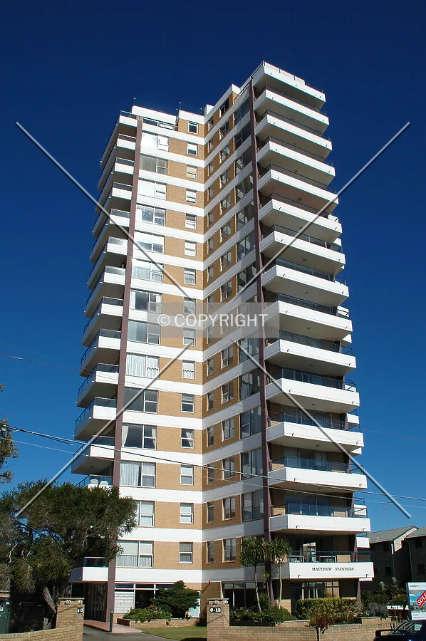 Looking up from Waratah Street