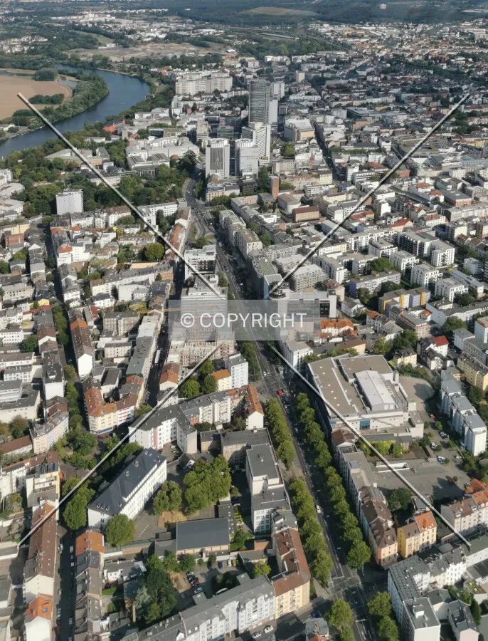 Flight with a helicopter from Egelsbach to Frankfurt - here: Panorama of Offenbach am Main