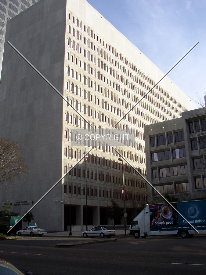 Looking southwest accross Poydras Street