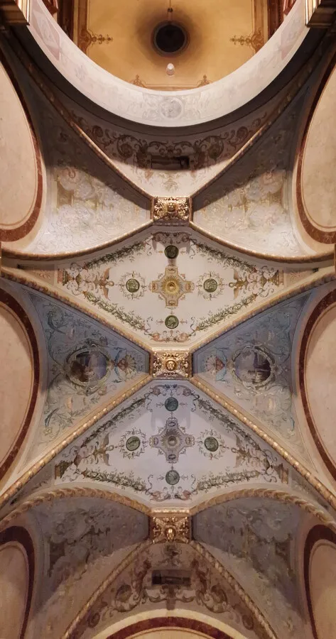 Ceiling of the main entrance