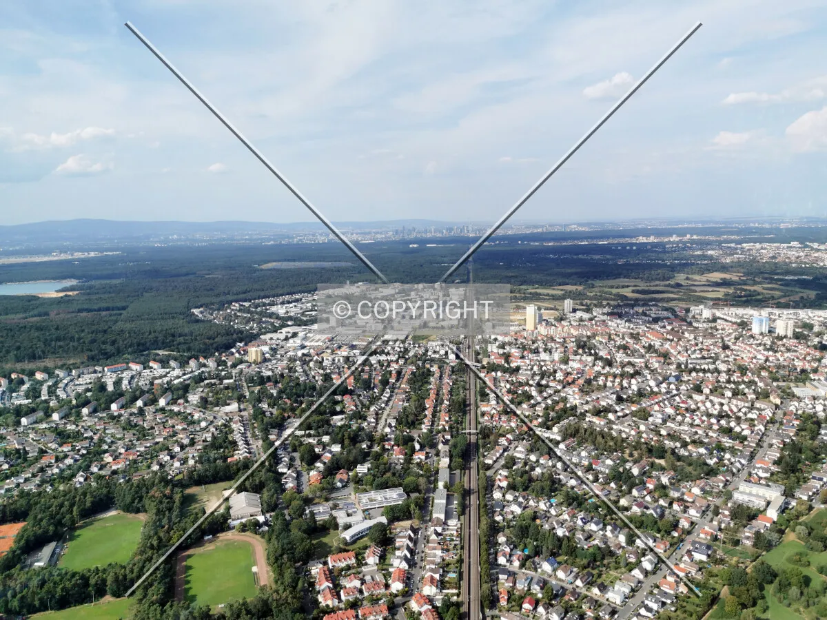 Flight with a helicopter from Egelsbach to Frankfurt - here: Panorama of Langen