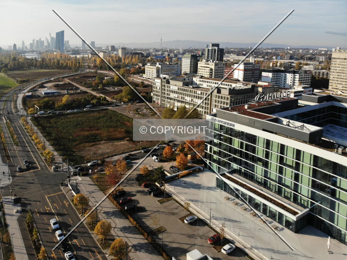 Offenbach Kaiserlei district (foreground) with Frankfurt in the background
