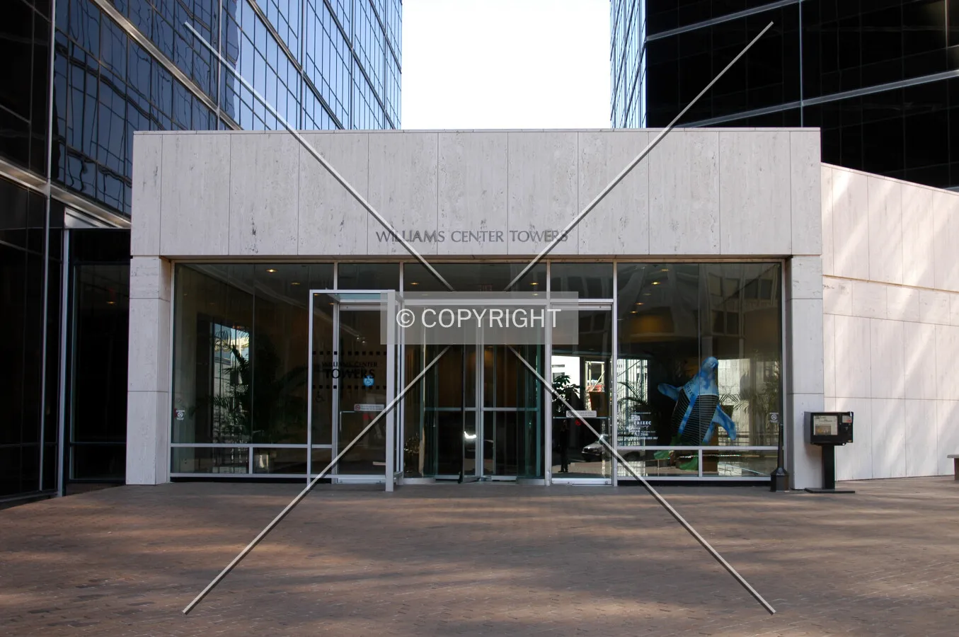 Entrance between the two towers